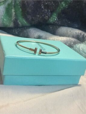 AUTHENTIC Preloved TIFFANY & CO. T Narrow Wire Bracelet in K18 Yellow Gold